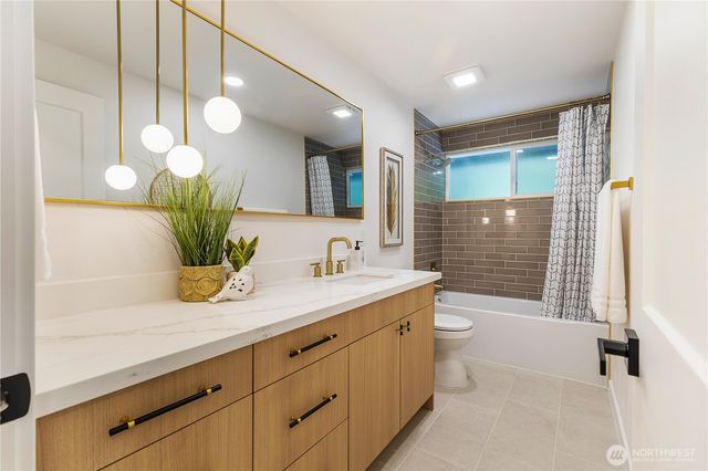 19727 41st Avenue NE, Lake Forest Park, WA 98155