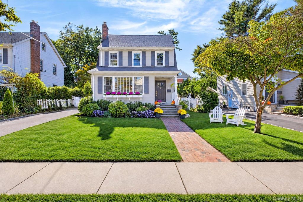 48 Beechwood Avenue, Manhasset, NY 11030 — photo 2