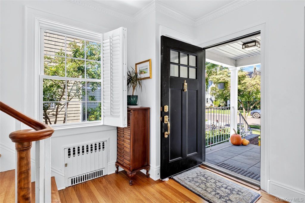48 Beechwood Avenue, Manhasset, NY 11030 — photo 4