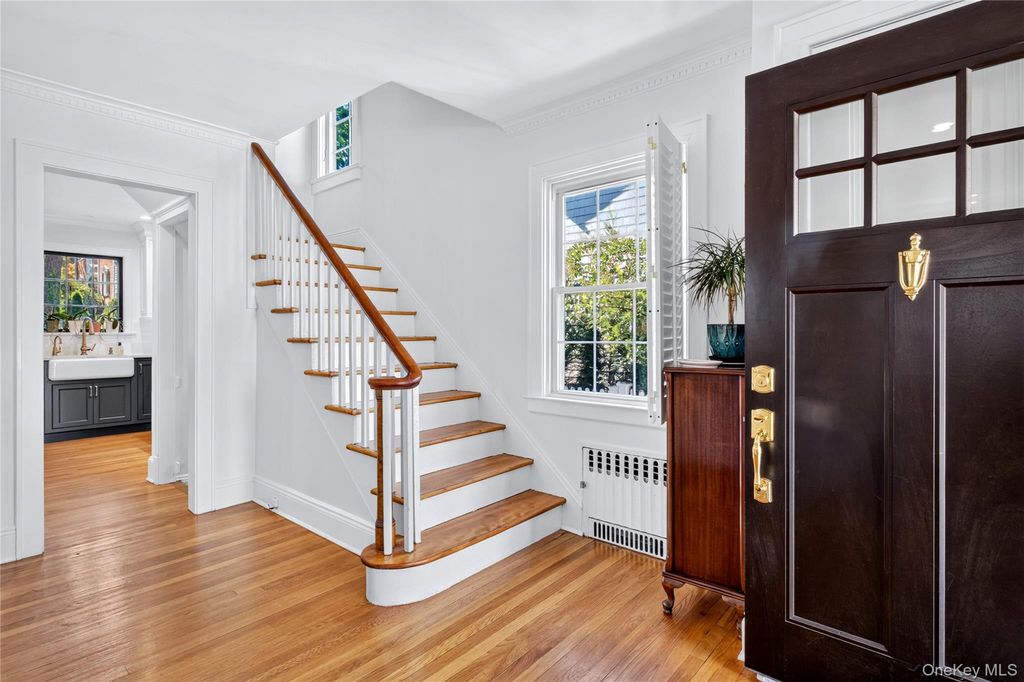 48 Beechwood Avenue, Manhasset, NY 11030 — photo 5