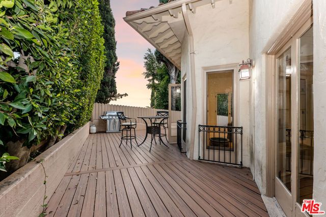 2238 EL CONTENTO Drive, Los Angeles, CA 90068