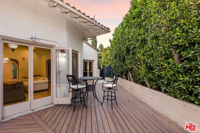 2238 EL CONTENTO Drive, Los Angeles, CA 90068