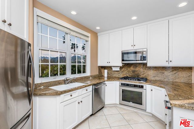 2238 EL CONTENTO Drive, Los Angeles, CA 90068