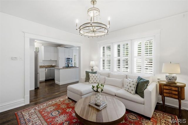 7360 Northmoor Drive, St Louis, MO 63105