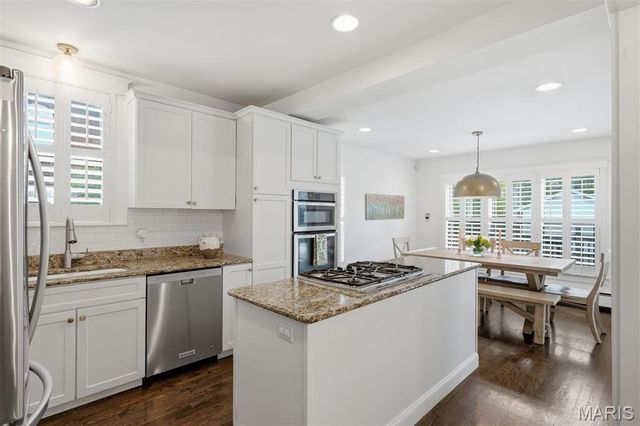 7360 Northmoor Drive, St Louis, MO 63105