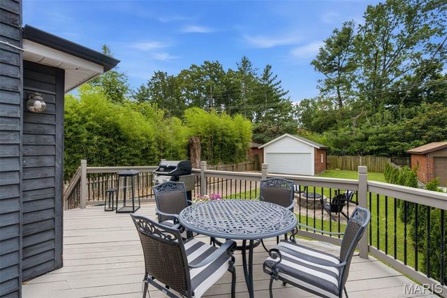 7360 Northmoor Drive, St Louis, MO 63105