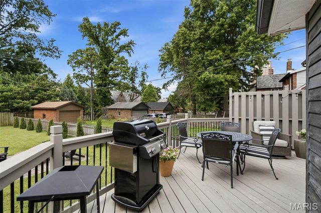 7360 Northmoor Drive, St Louis, MO 63105