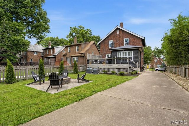 7360 Northmoor Drive, St Louis, MO 63105