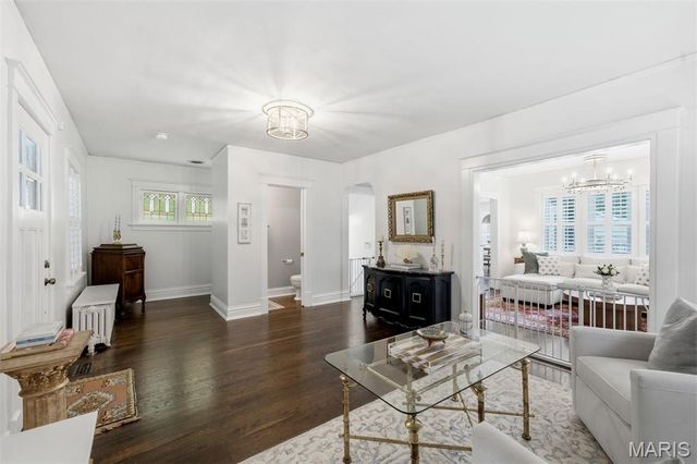 7360 Northmoor Drive, St Louis, MO 63105