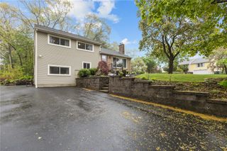 99 Peachtree Road, North Kingstown, RI 02852