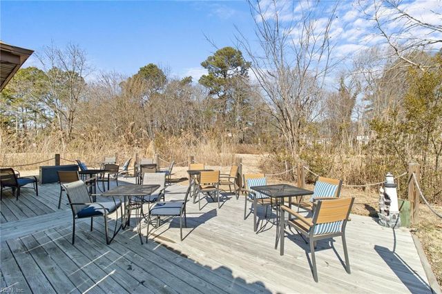 100 Carys Chapel RD, Poquoson, VA 23662