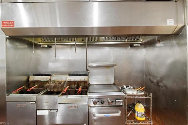 100 Carys Chapel RD, Poquoson, VA 23662