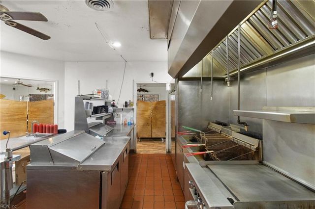 100 Carys Chapel RD, Poquoson, VA 23662