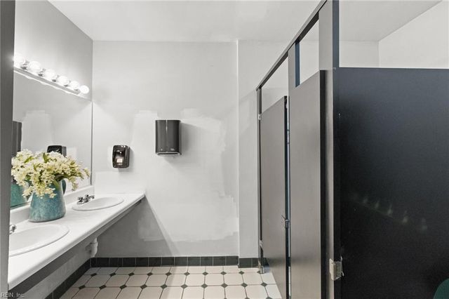 100 Carys Chapel RD, Poquoson, VA 23662