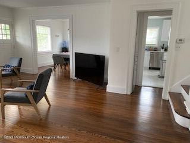 168 Norwood Avenue, Oakhurst, NJ 07755