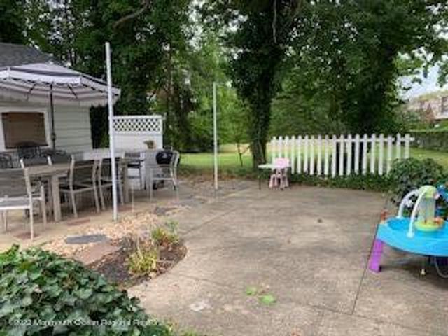 168 Norwood Avenue, Oakhurst, NJ 07755