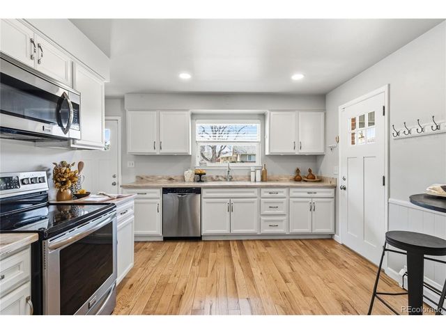 2110 Applewood Dr, Lakewood, CO 80215