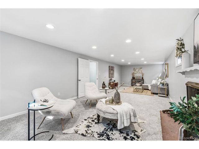 2110 Applewood Dr, Lakewood, CO 80215