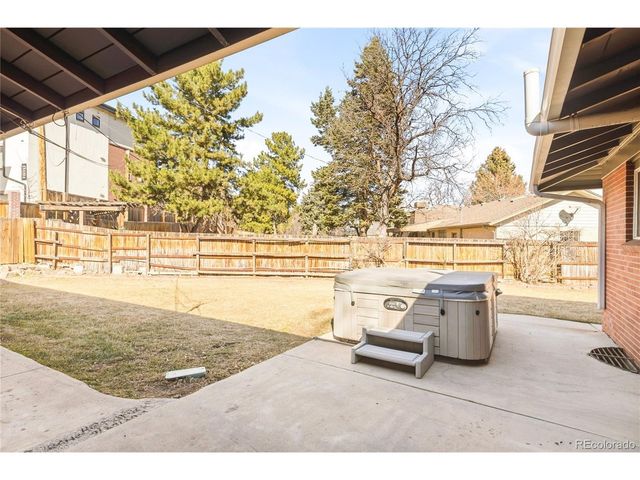 2110 Applewood Dr, Lakewood, CO 80215