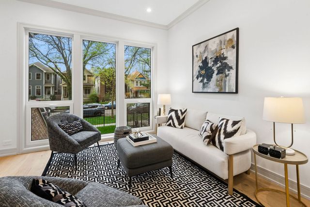4844 N Hermitage Avenue, Chicago, IL 60640