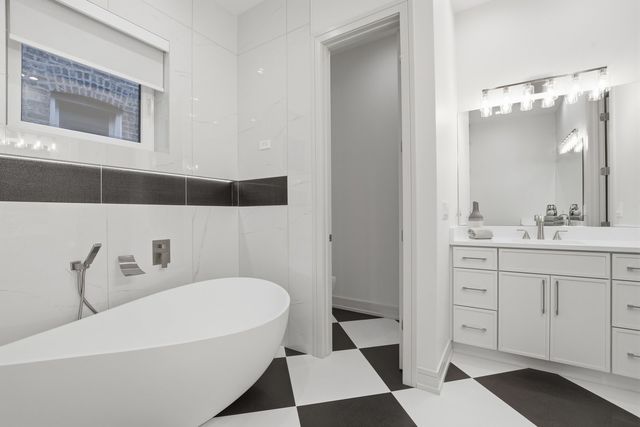 4844 N Hermitage Avenue, Chicago, IL 60640