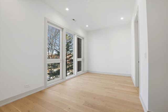 4844 N Hermitage Avenue, Chicago, IL 60640