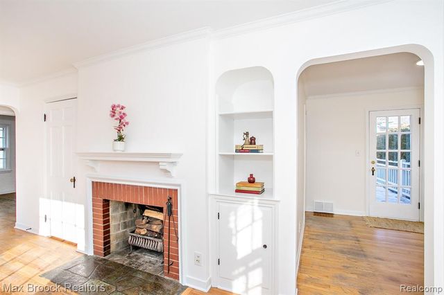 10034 Lasalle Boulevard, Huntington Woods, MI 48070