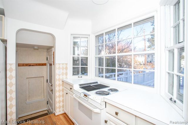 10034 Lasalle Boulevard, Huntington Woods, MI 48070