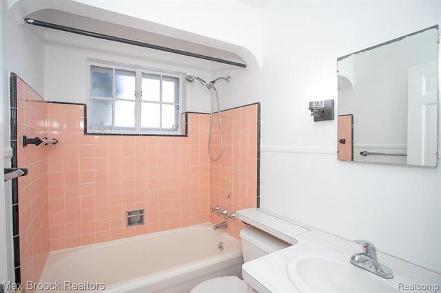 10034 Lasalle Boulevard, Huntington Woods, MI 48070