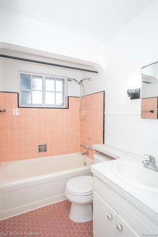 10034 Lasalle Boulevard, Huntington Woods, MI 48070