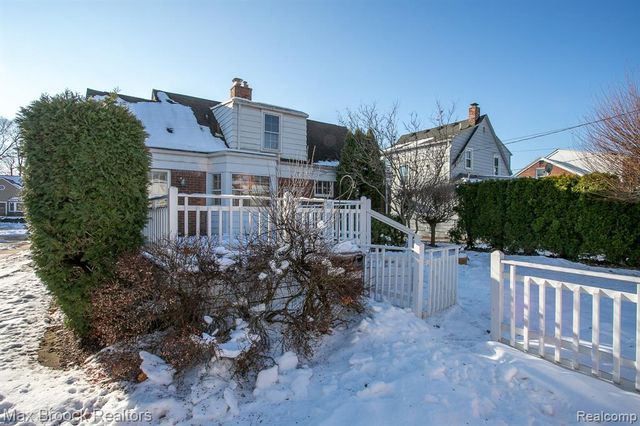 10034 Lasalle Boulevard, Huntington Woods, MI 48070