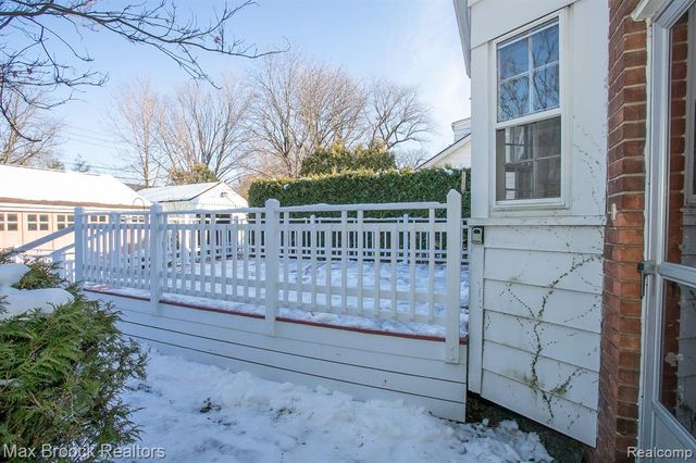 10034 Lasalle Boulevard, Huntington Woods, MI 48070