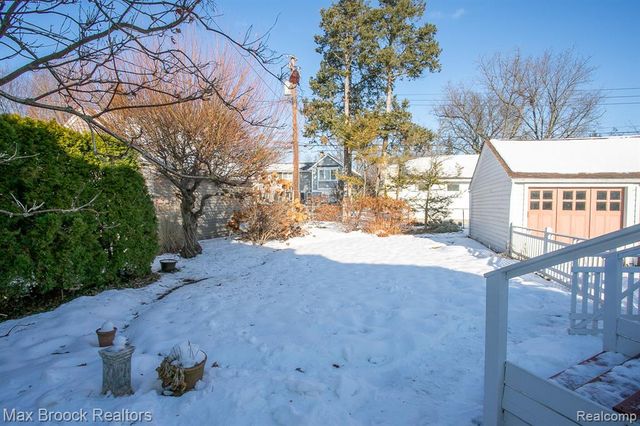 10034 Lasalle Boulevard, Huntington Woods, MI 48070