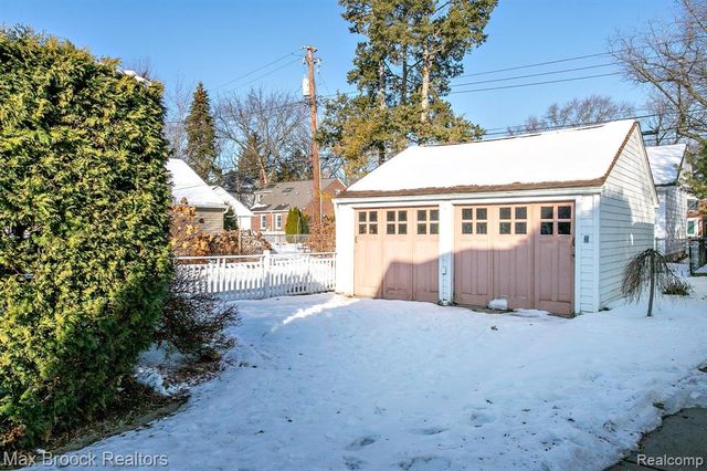 10034 Lasalle Boulevard, Huntington Woods, MI 48070