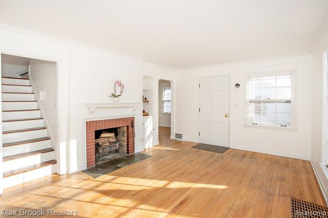 10034 Lasalle Boulevard, Huntington Woods, MI 48070