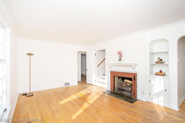 10034 Lasalle Boulevard, Huntington Woods, MI 48070