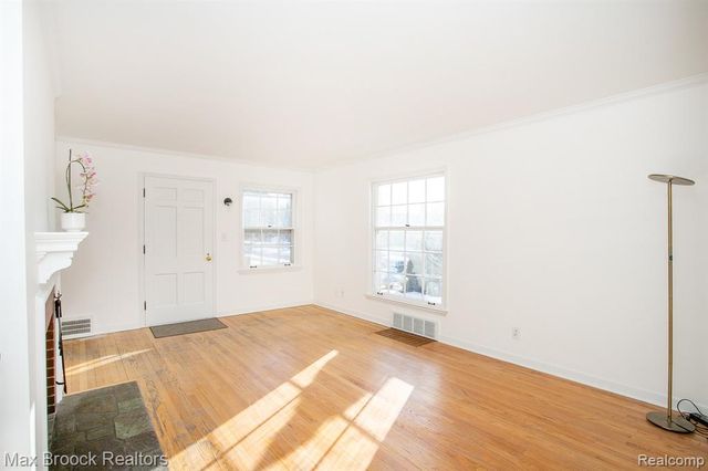 10034 Lasalle Boulevard, Huntington Woods, MI 48070