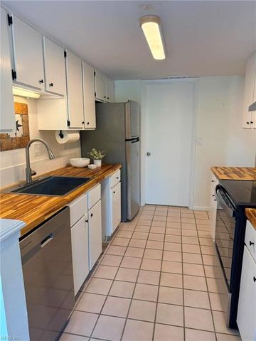 2990 Saint Albans CMN, Virginia Beach, VA 23452