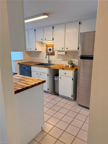 2990 Saint Albans CMN, Virginia Beach, VA 23452
