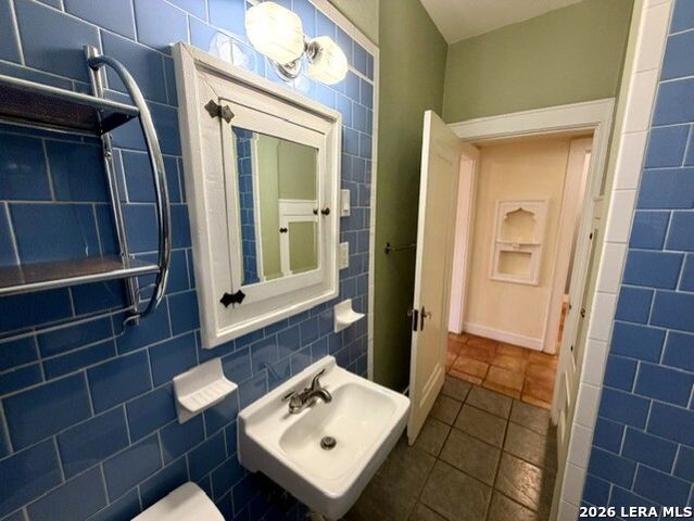 323 Carleton Ct Apt 1, San Antonio, TX 78212