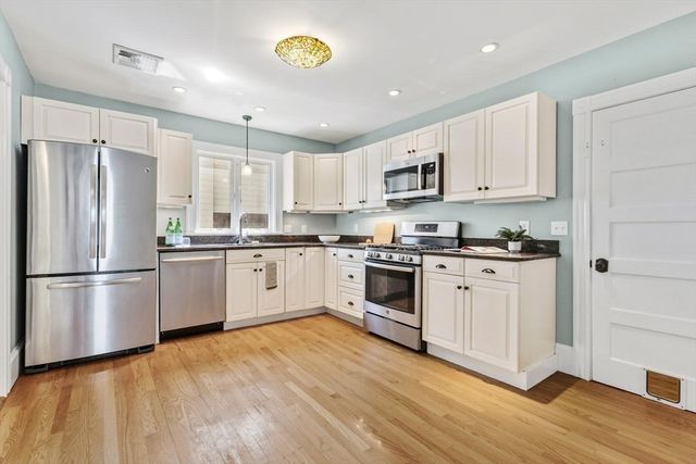 9 Governors Avenue 2, Winchester, MA 01890