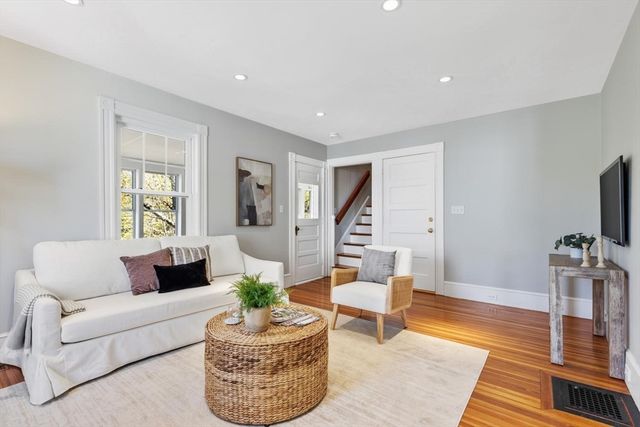 9 Governors Avenue 2, Winchester, MA 01890