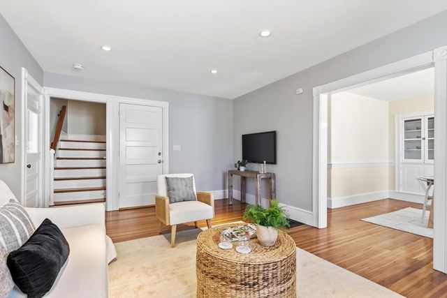 9 Governors Avenue 2, Winchester, MA 01890