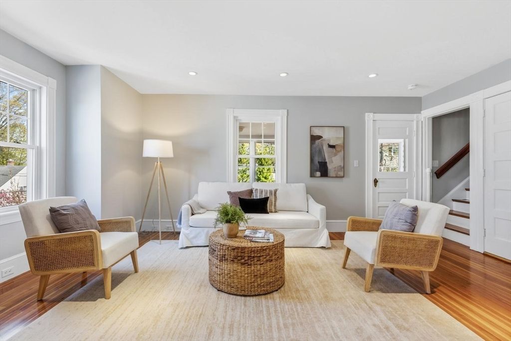 9 Governors Avenue 2, Winchester, MA 01890