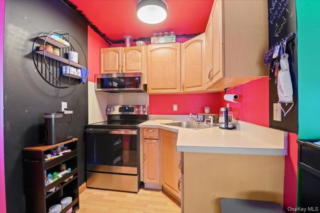 2 Bridge Lane, Hicksville, NY 11801