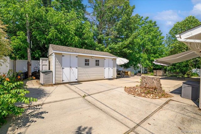 2 Bridge Lane, Hicksville, NY 11801