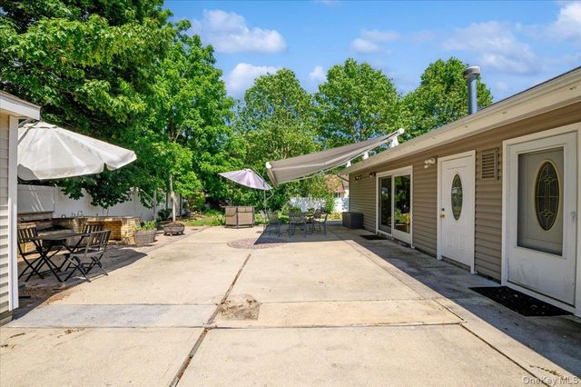 2 Bridge Lane, Hicksville, NY 11801