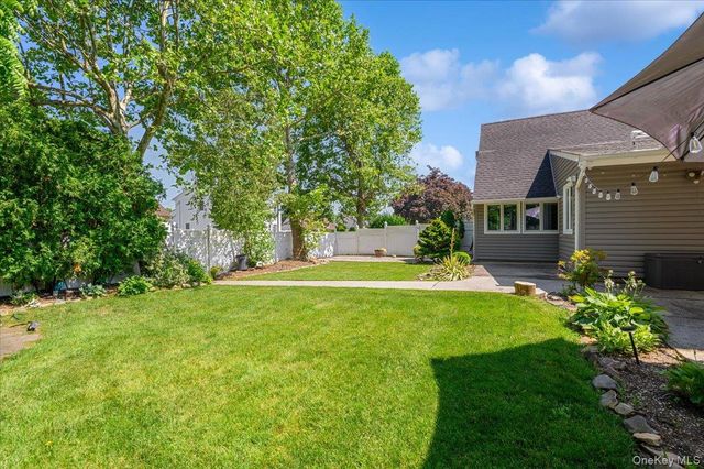 2 Bridge Lane, Hicksville, NY 11801