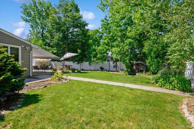 2 Bridge Lane, Hicksville, NY 11801