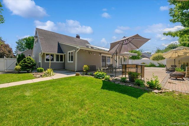 2 Bridge Lane, Hicksville, NY 11801